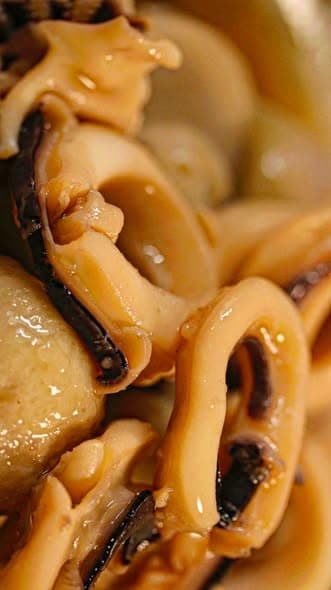 昆布出汁慢炖墨鱼芋头，简单烹饪自然美味封面图