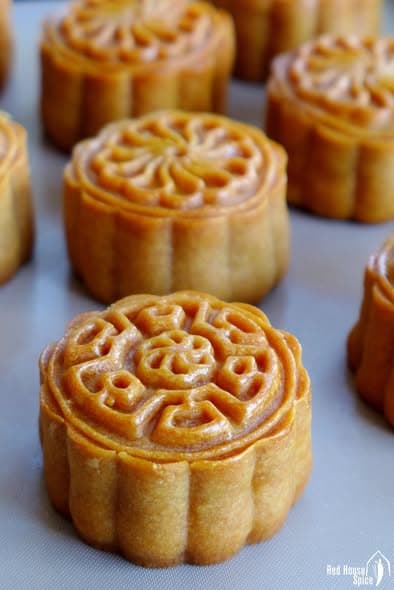 广式莲蓉咸蛋黄月饼食谱封面图