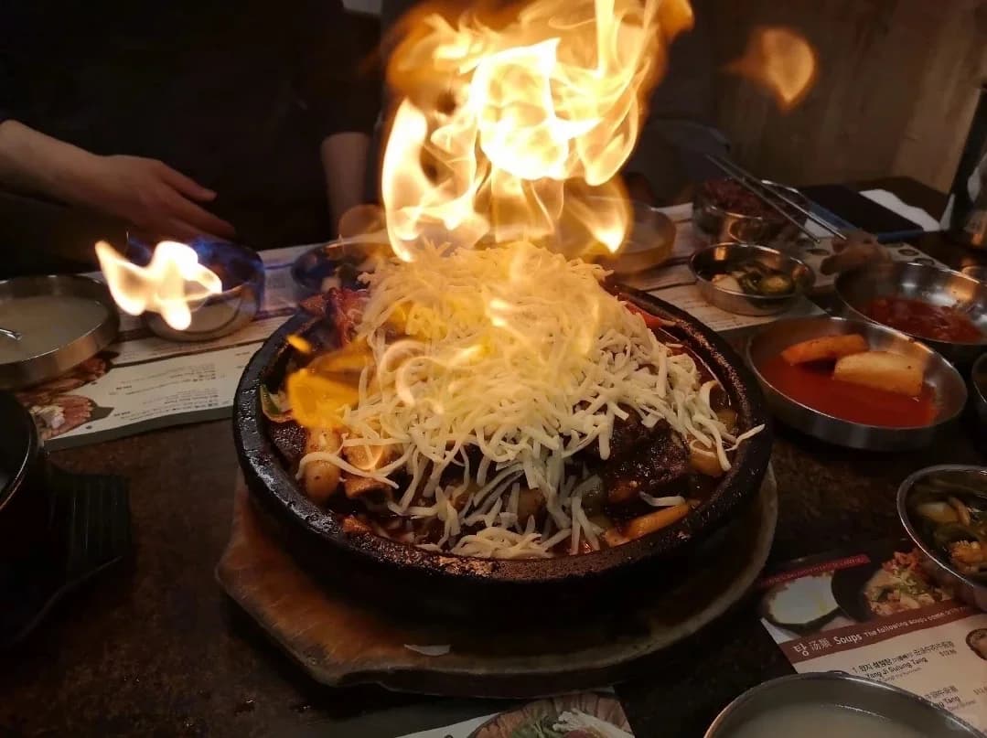 洛杉矶落地第一餐：这家超火的韩餐果然名不虚传，体验惊艳封面图
