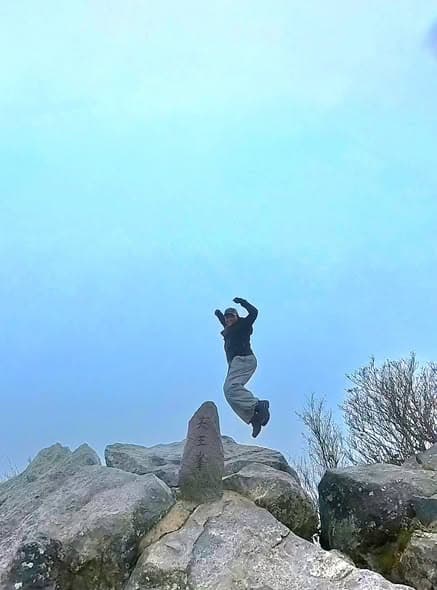韩国第34座名山打卡：雨中雾里穿行松子山，15公里徒步6小时45分征服五大主峰封面图