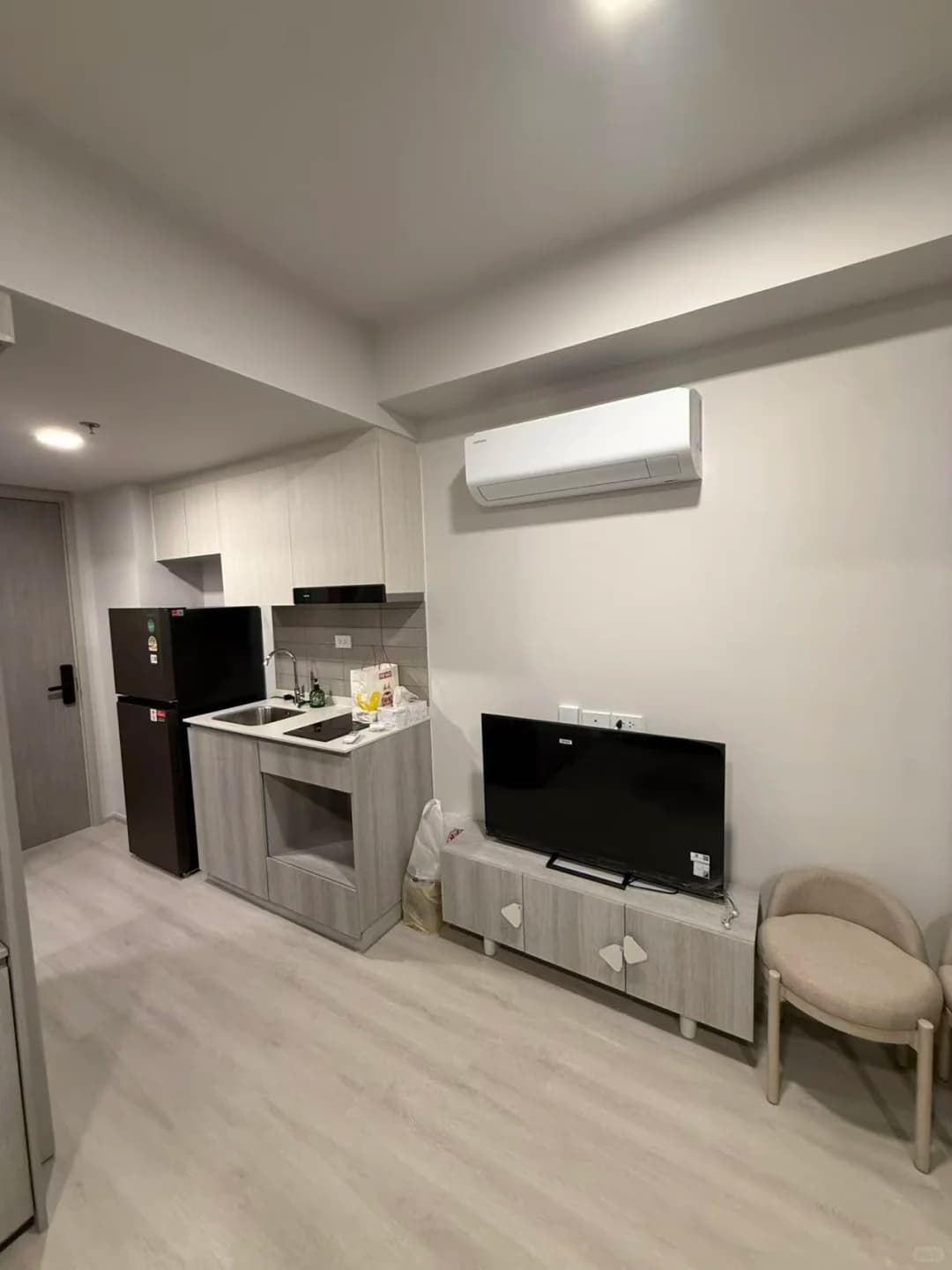 曼谷Rama9全新未住公寓出租，押二付一，月租15000泰铢封面图