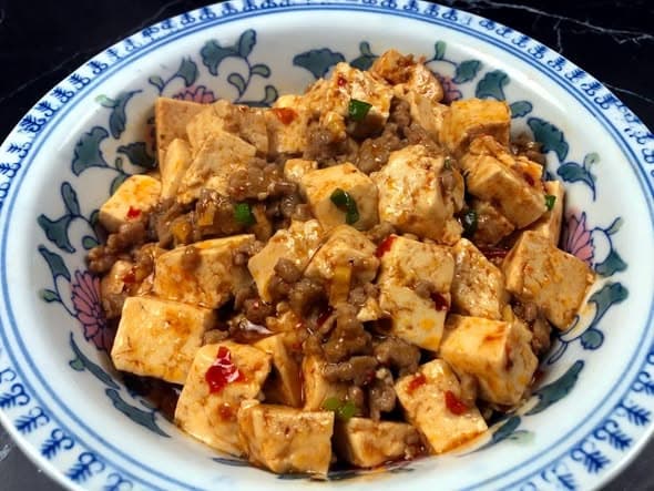 软嫩豆腐配肉末，浓郁麻辣酱汁拌饭太治愈了封面图