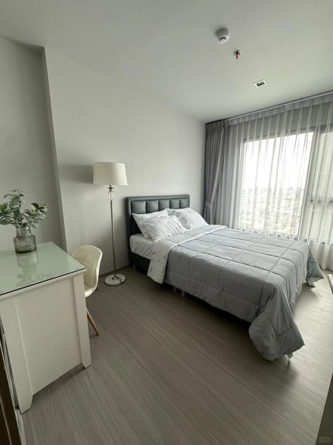 曼谷Life Asoke Rama 9一室一厅34㎡转租，含独立厨房餐厅，免费停车，拎包入住封面图
