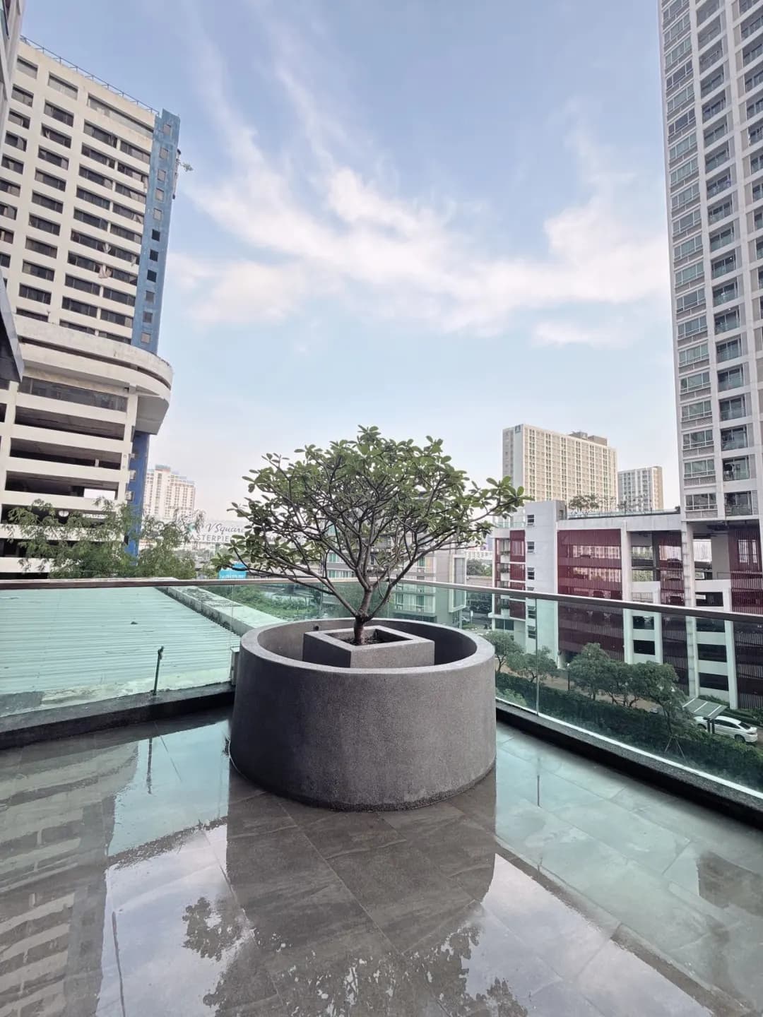 曼谷Rama9年租公寓：楼下配套齐全，步行可达MRT及火车夜市封面图