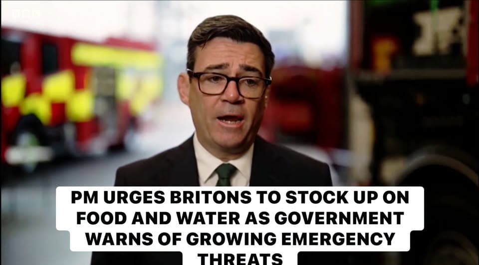 英国政府呼吁家庭储备至少3天应急物资，应对极端天气及网络攻击风险封面图