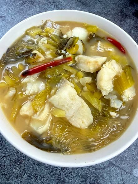 酸菜鱼加粉丝绝配！酸辣开胃，鱼肉嫩滑汤汁浓郁封面图
