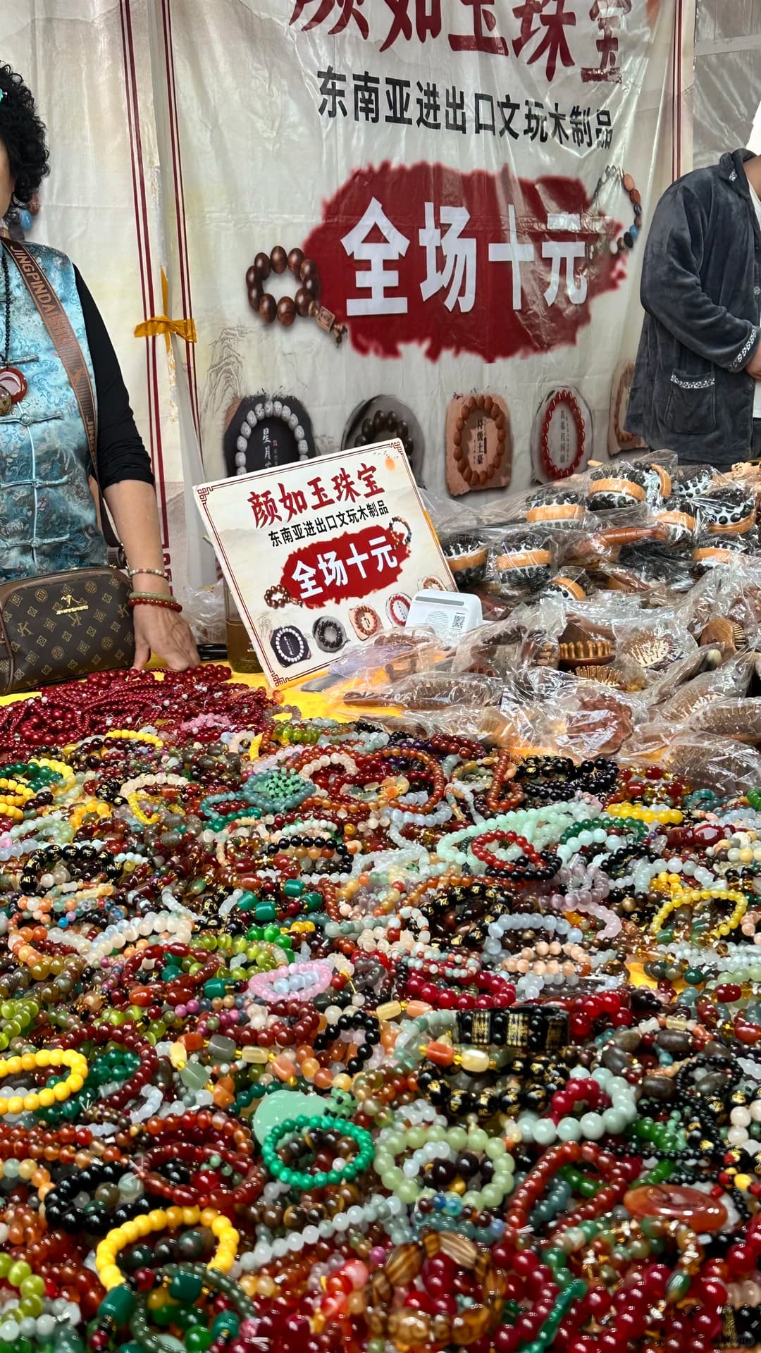 周口首届进出口商品博览会免票开放，200+展位汇聚全球好物与免费试吃 - 图片1
