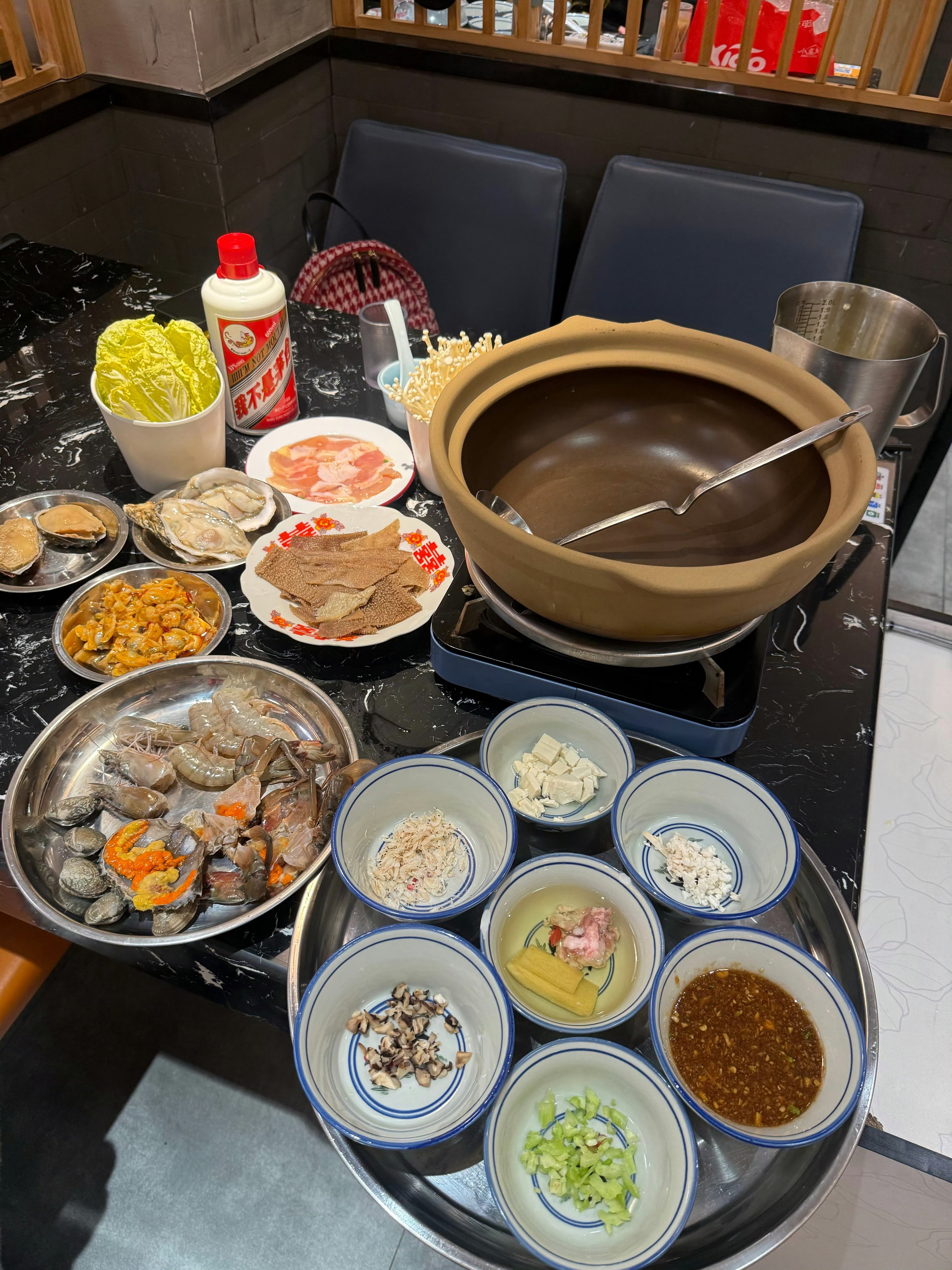 深夜食堂DNA动了！老式砂锅+海鲜拼盘=本打工人今晚的治愈时刻