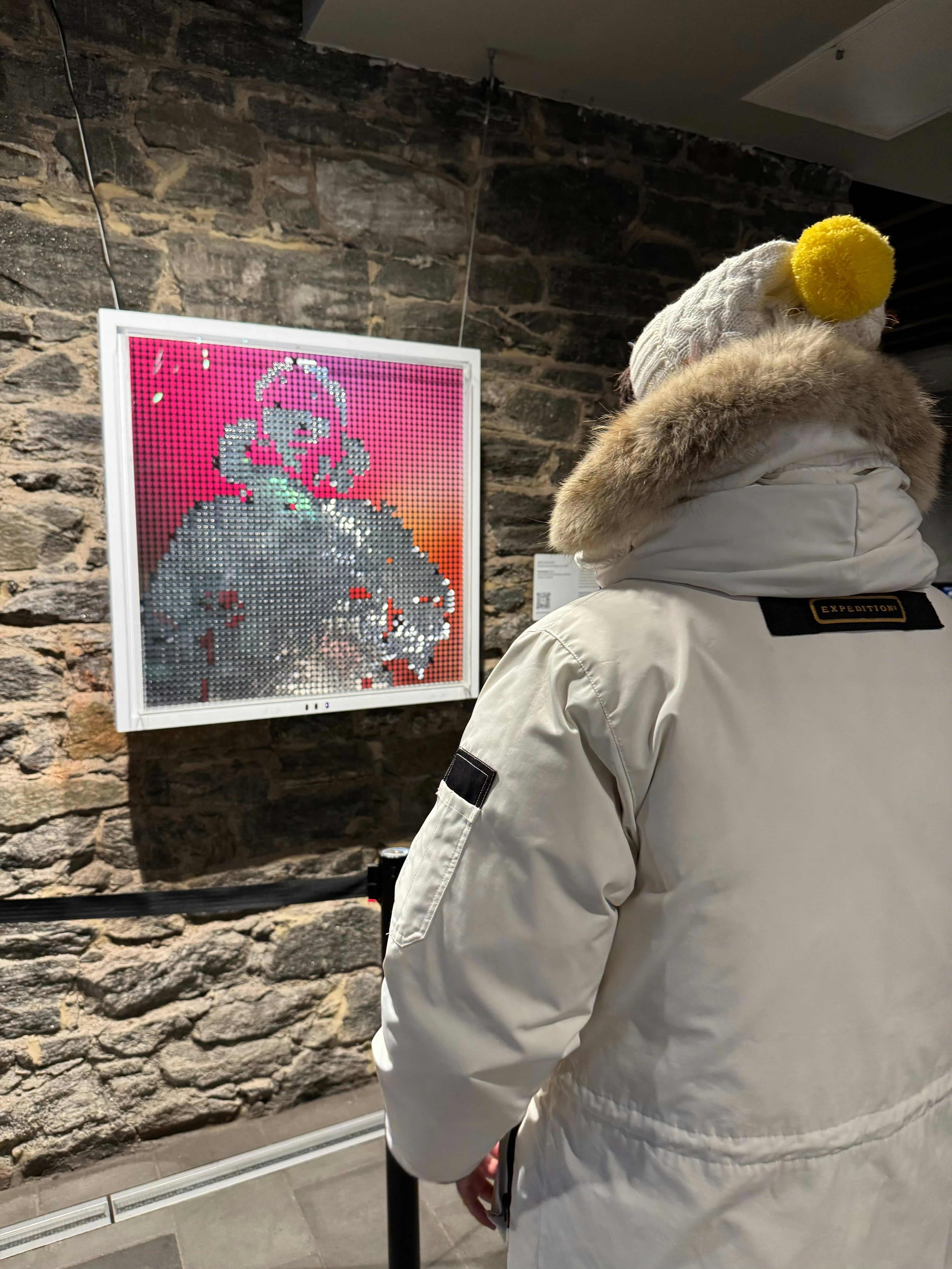 在魁北克老城看展，被这幅‘亮片玛丽莲’戳中了——连羽绒服都忍不住多看了两眼