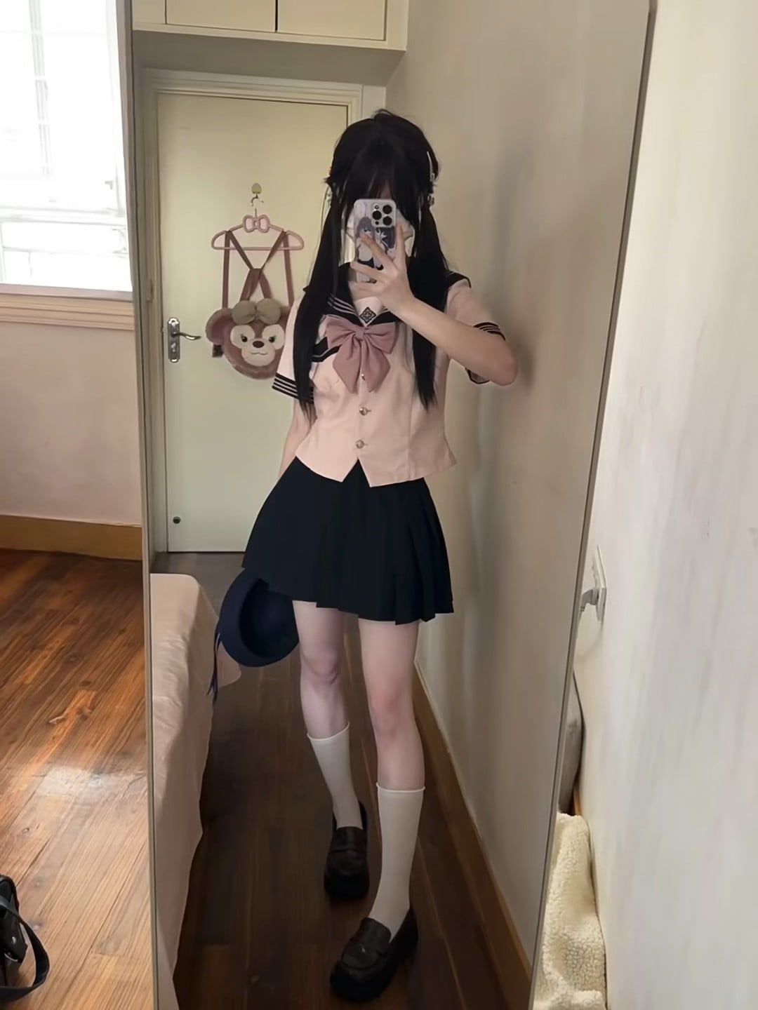 今天在公寓镜子前临时拍了套JK，黑长直+肉色袜子意外和谐？