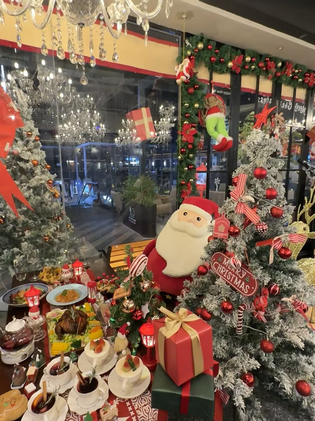 圣诞季的魔法瞬间✨今天在街角咖啡店被甜到齁～
