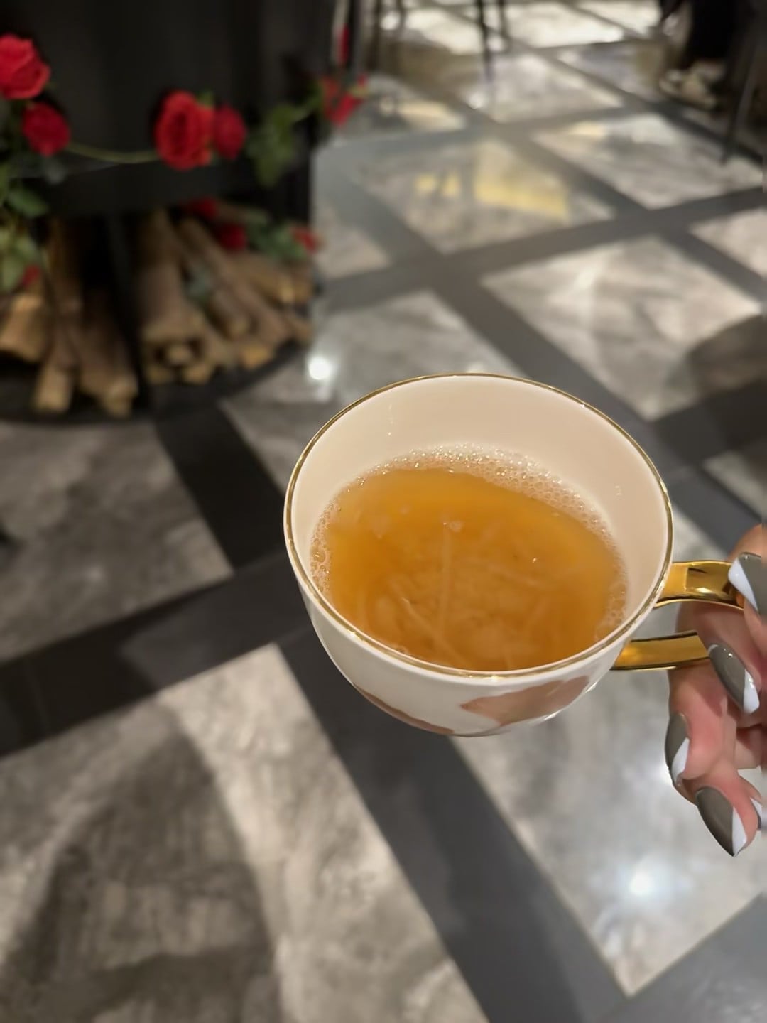 手抖拍到的下午茶｜金边杯里泡着秋天的暖意