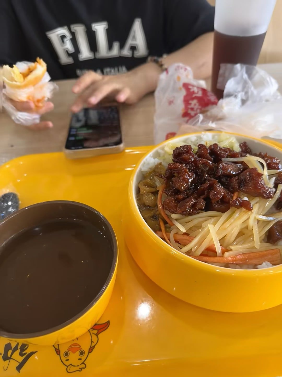 本地人爱的平价小馆子｜黄托盘+黑豆花=今日幸福