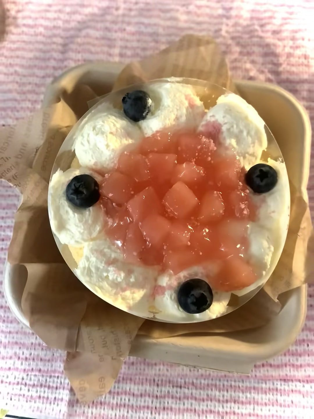 街角小甜点治愈周一，蓝莓+粉桃冻，一口回春