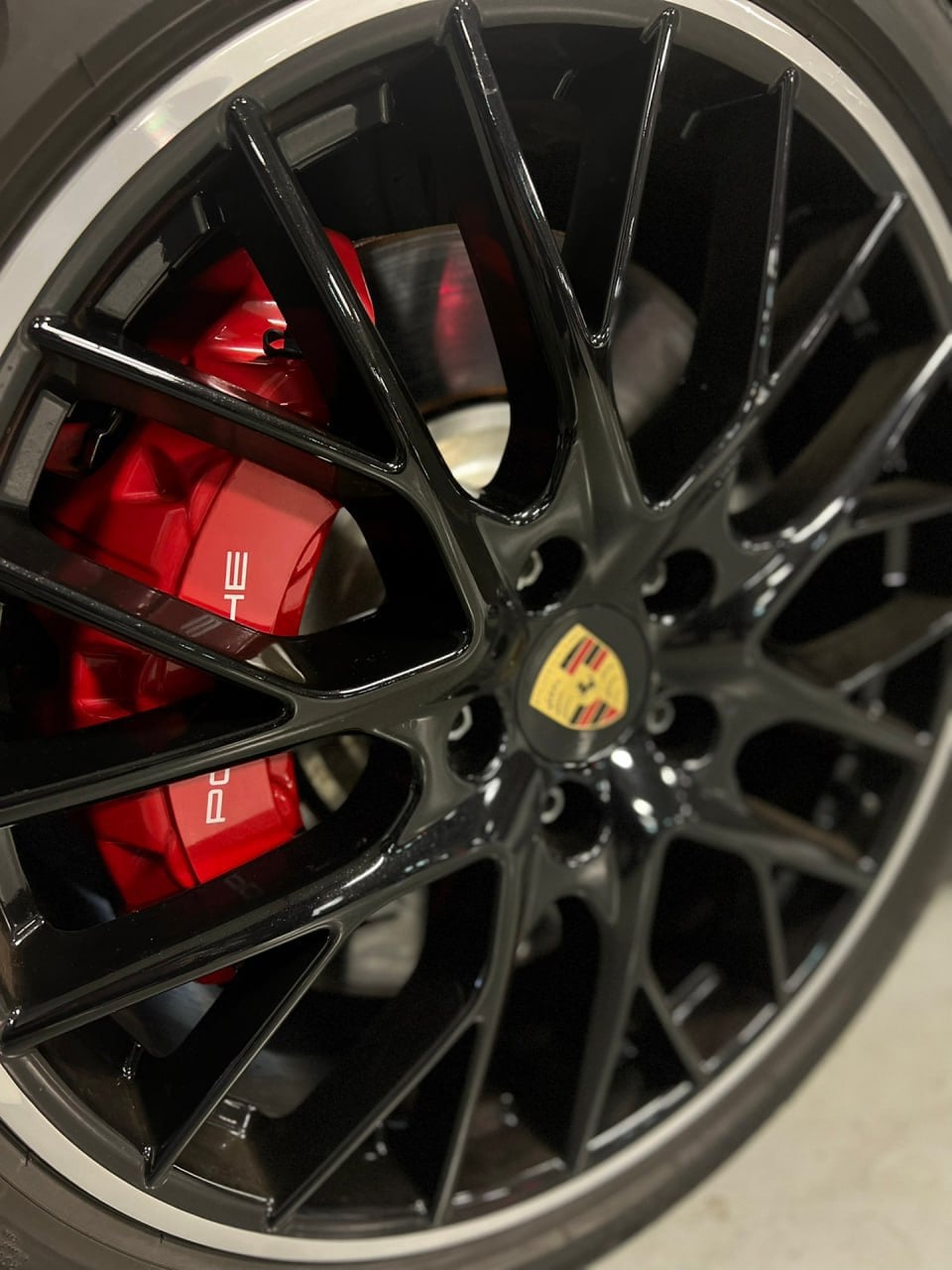 新轮毂到手！黑武士配红卡钳，这波操作太上头了🔥