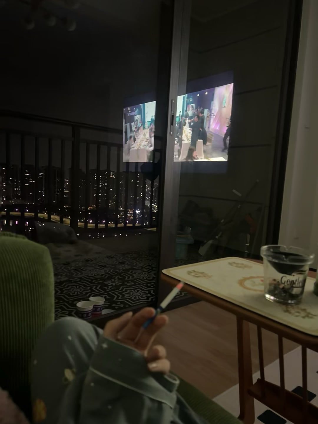 深夜投影+城市夜景，今晚的松弛感是自己给的