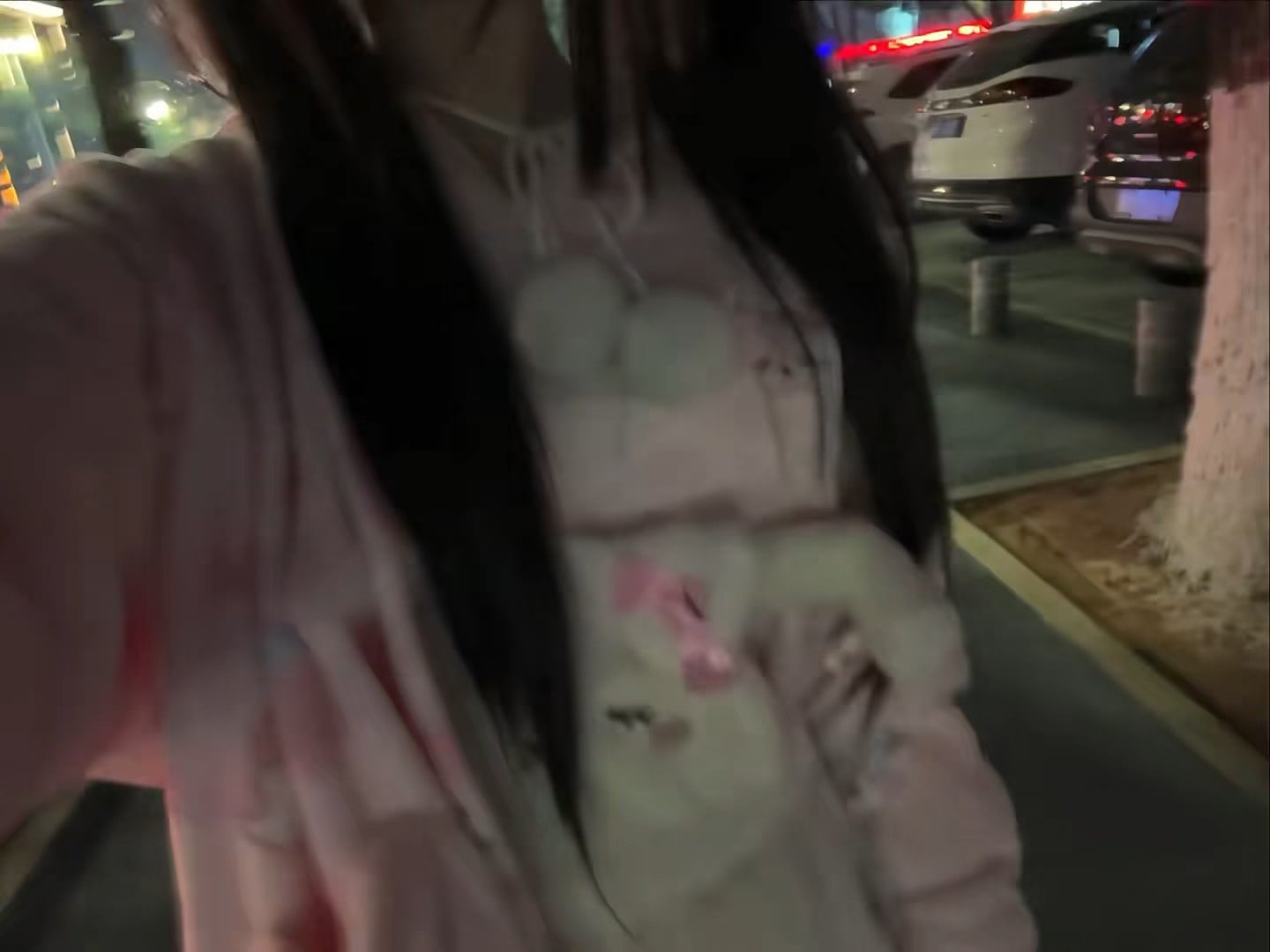 夜跑完顺手抱了只小熊回家 🐻 今晚路灯太温柔了