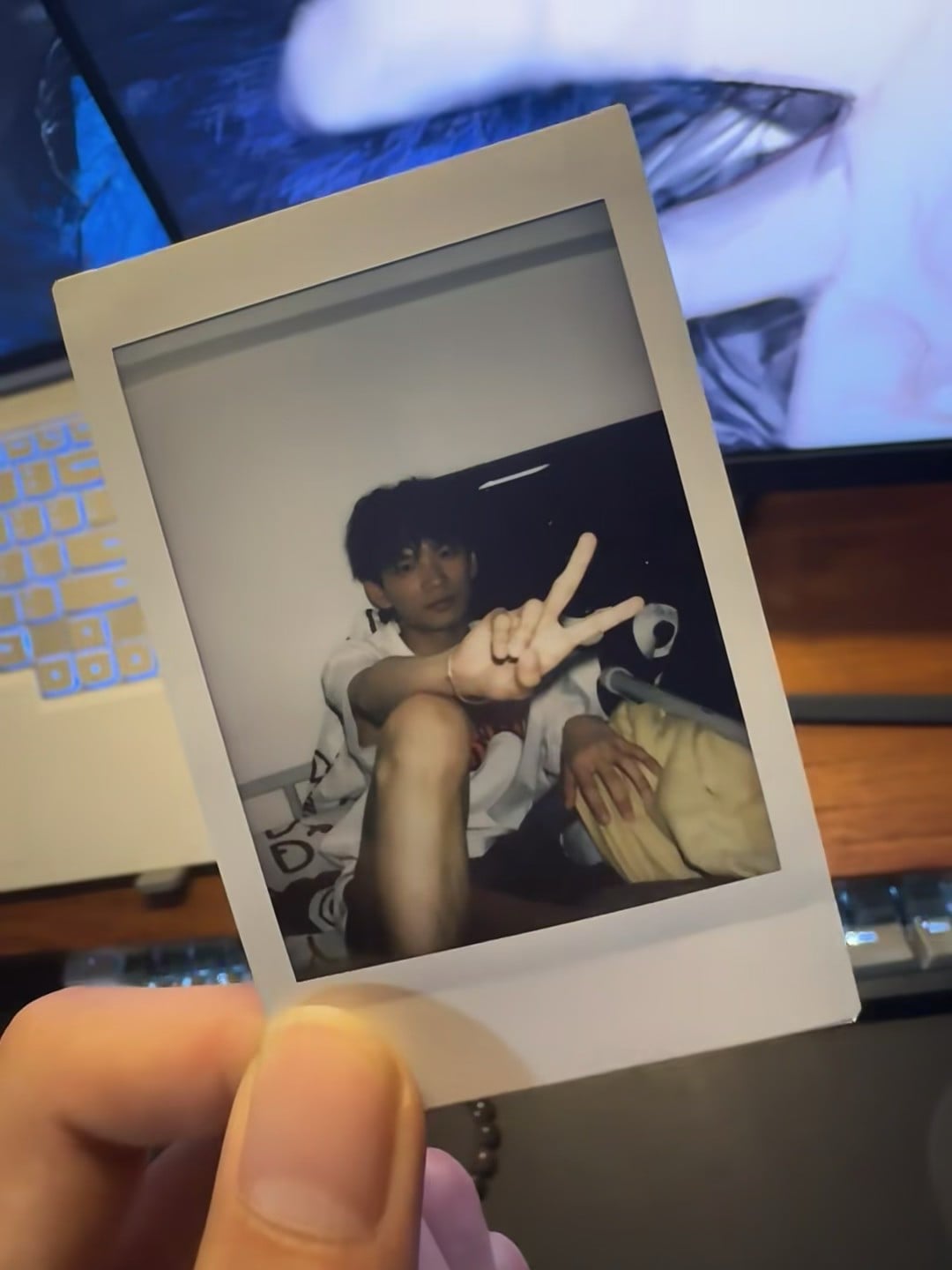 翻到去年在东京涩谷拍的Polaroid，当时在7-11买胶片卷还被店员多看了两眼