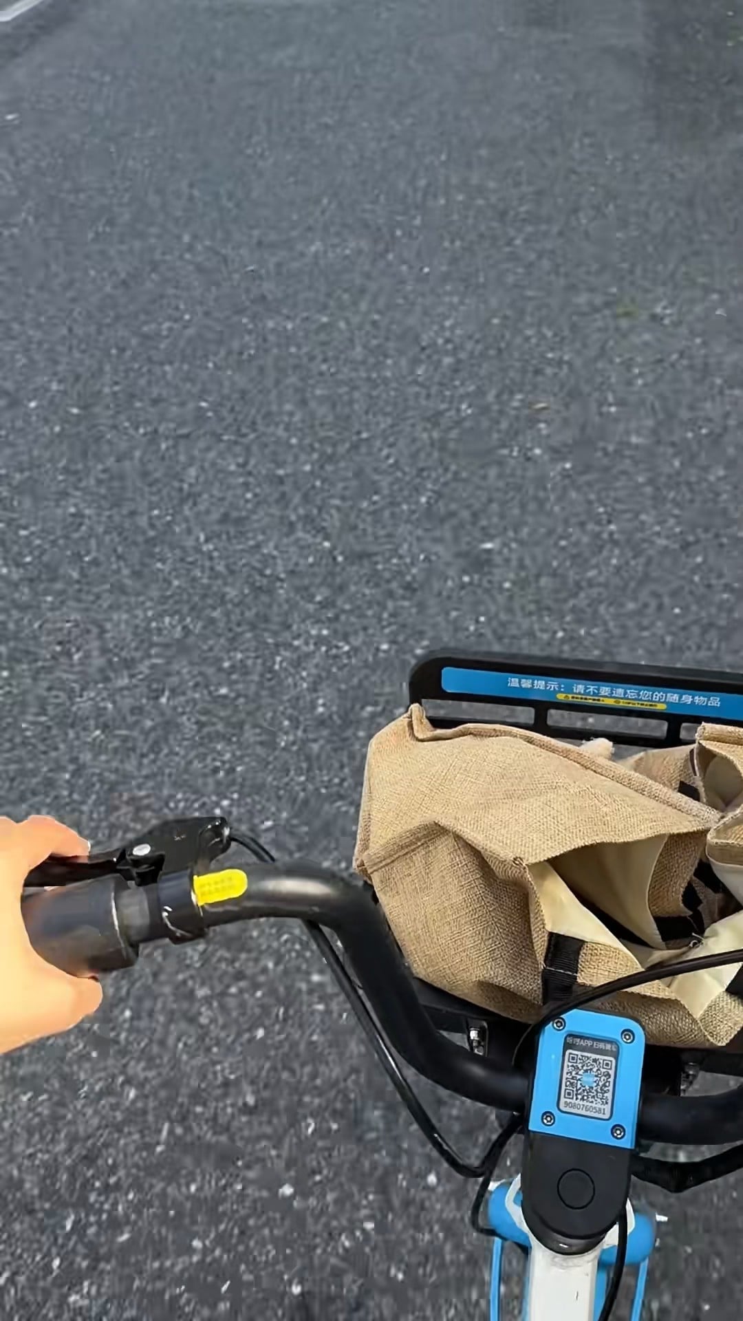 通勤路上的麻布袋哲学：装得下风，装不下焦虑