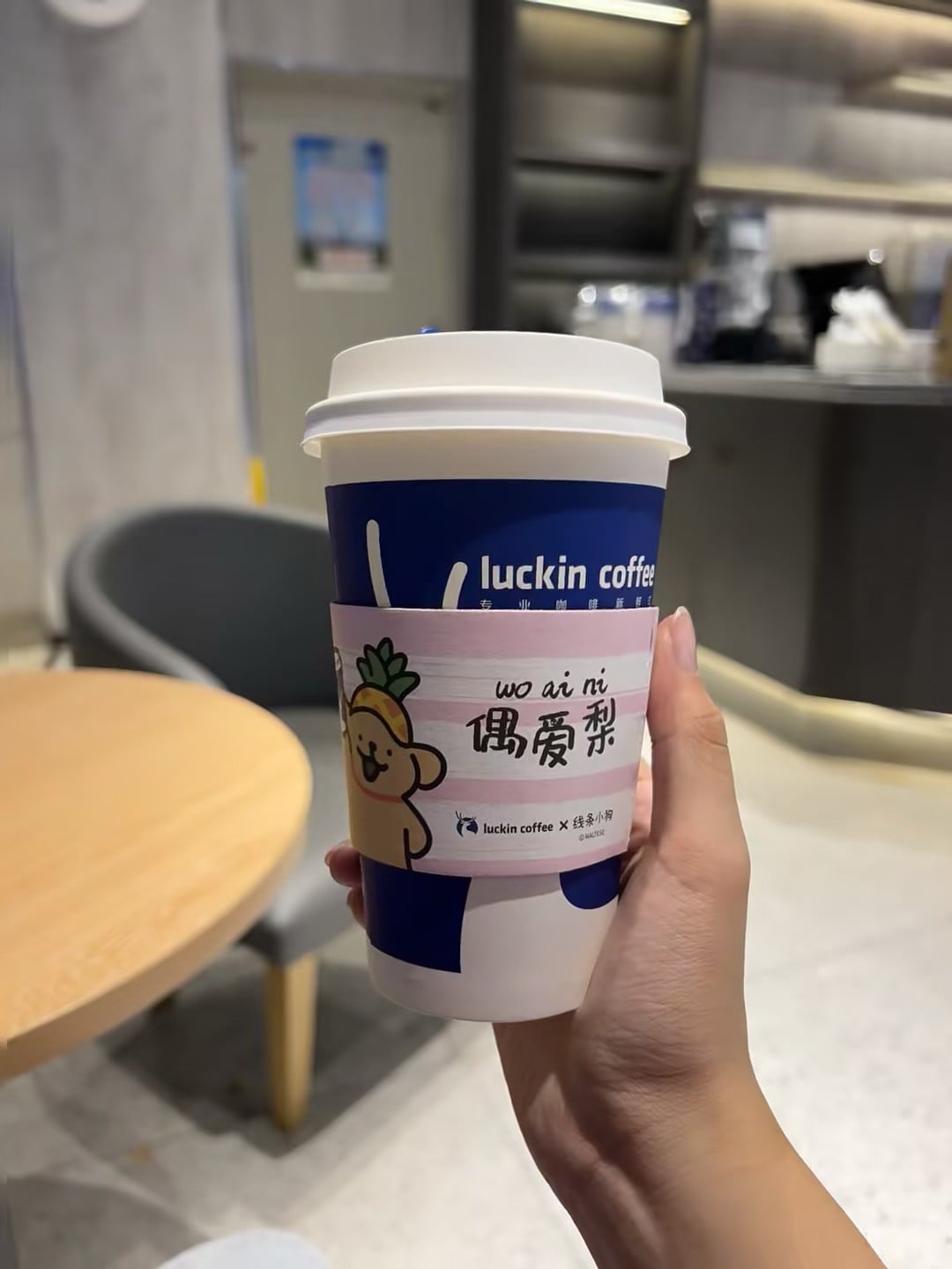 今天在咖啡店被这只小熊萌到失语…偶爱梨？？