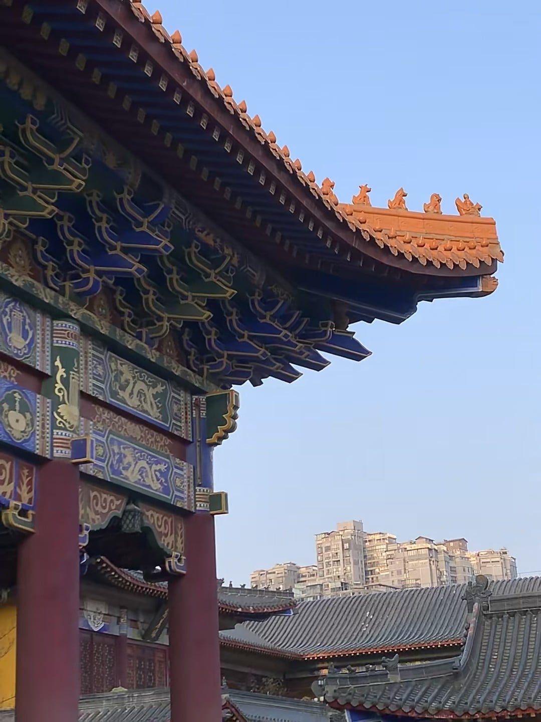 路过老城角，突然被这飞檐戳中了心巴