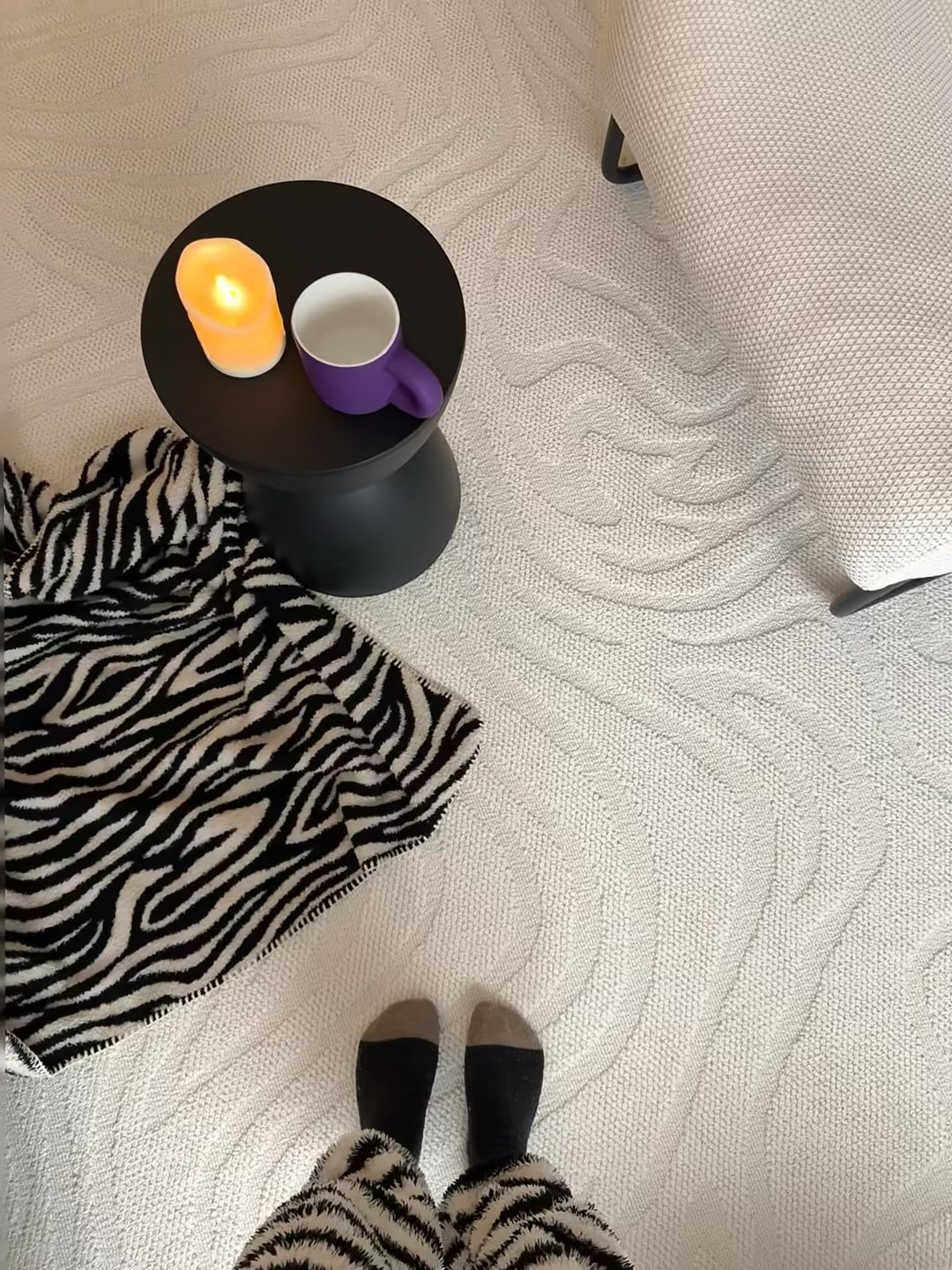 宅家仪式感｜紫杯+暖光+斑马纹毛毯，今天是被自己治愈的一天