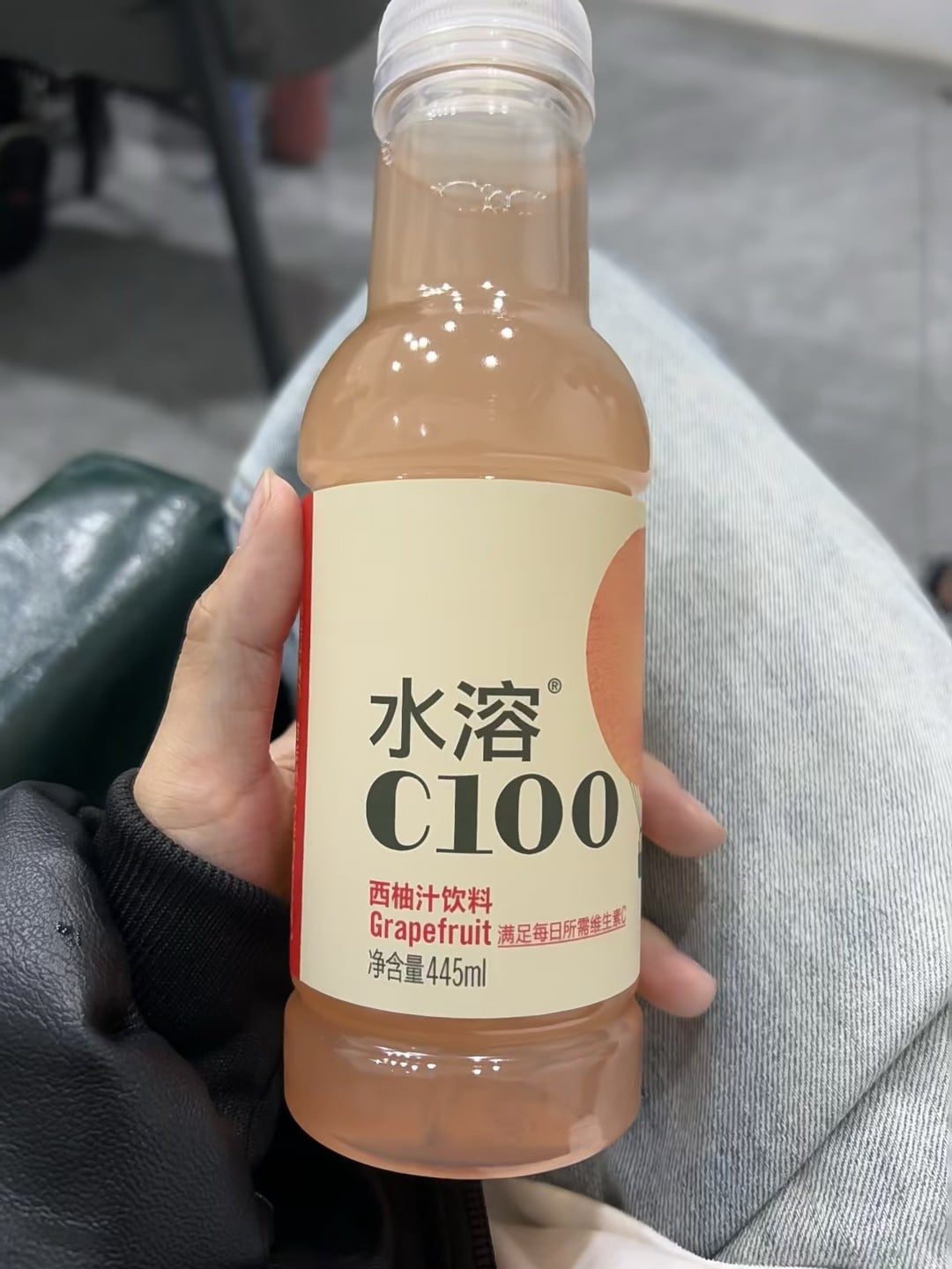 在伦敦地铁上喝完这瓶西柚汁，突然觉得维C比早八更刚需