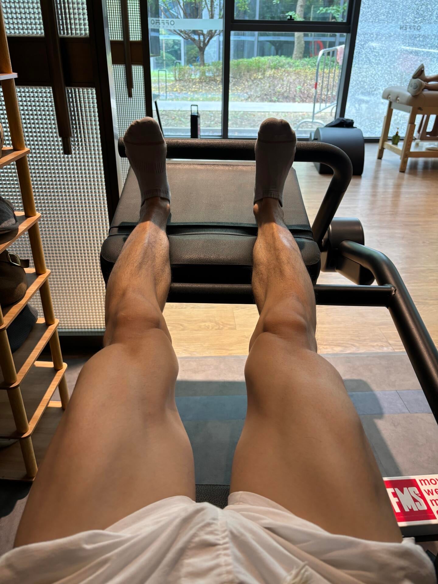今天在器械上把腿练到抖…但袜子比肌肉更诚实