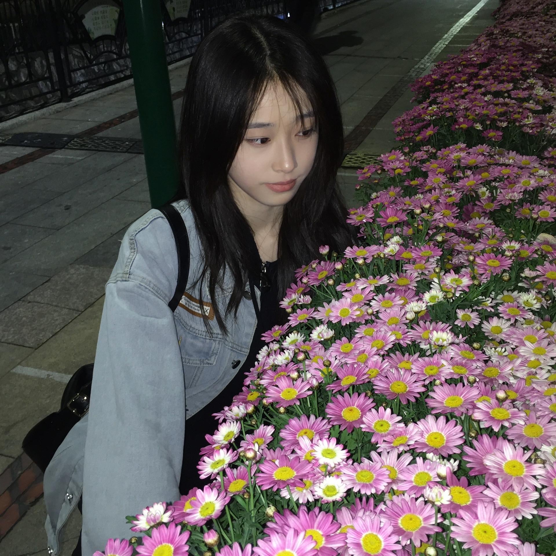 曼谷夜晚｜被街边花簇包围的浪漫💐