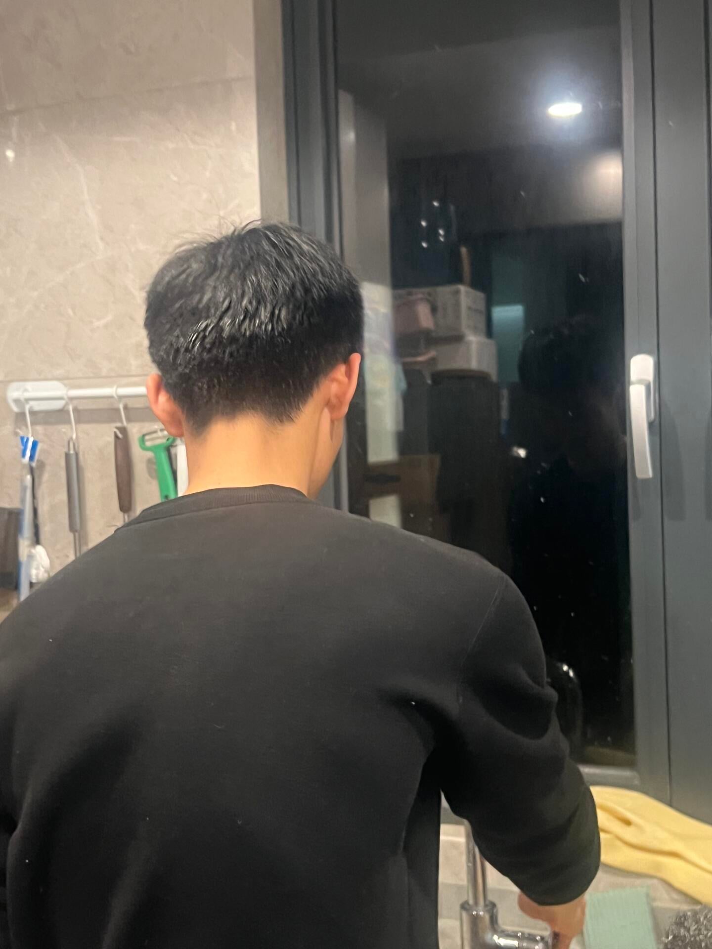 厨房水龙头修好前的最后一天：拧到手软