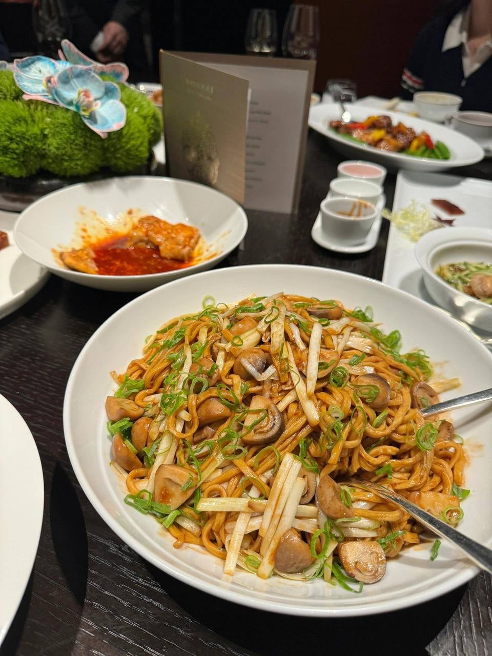 今晚在The Ritz-Carlton吃中餐，面条香到想把葱花全刮下来