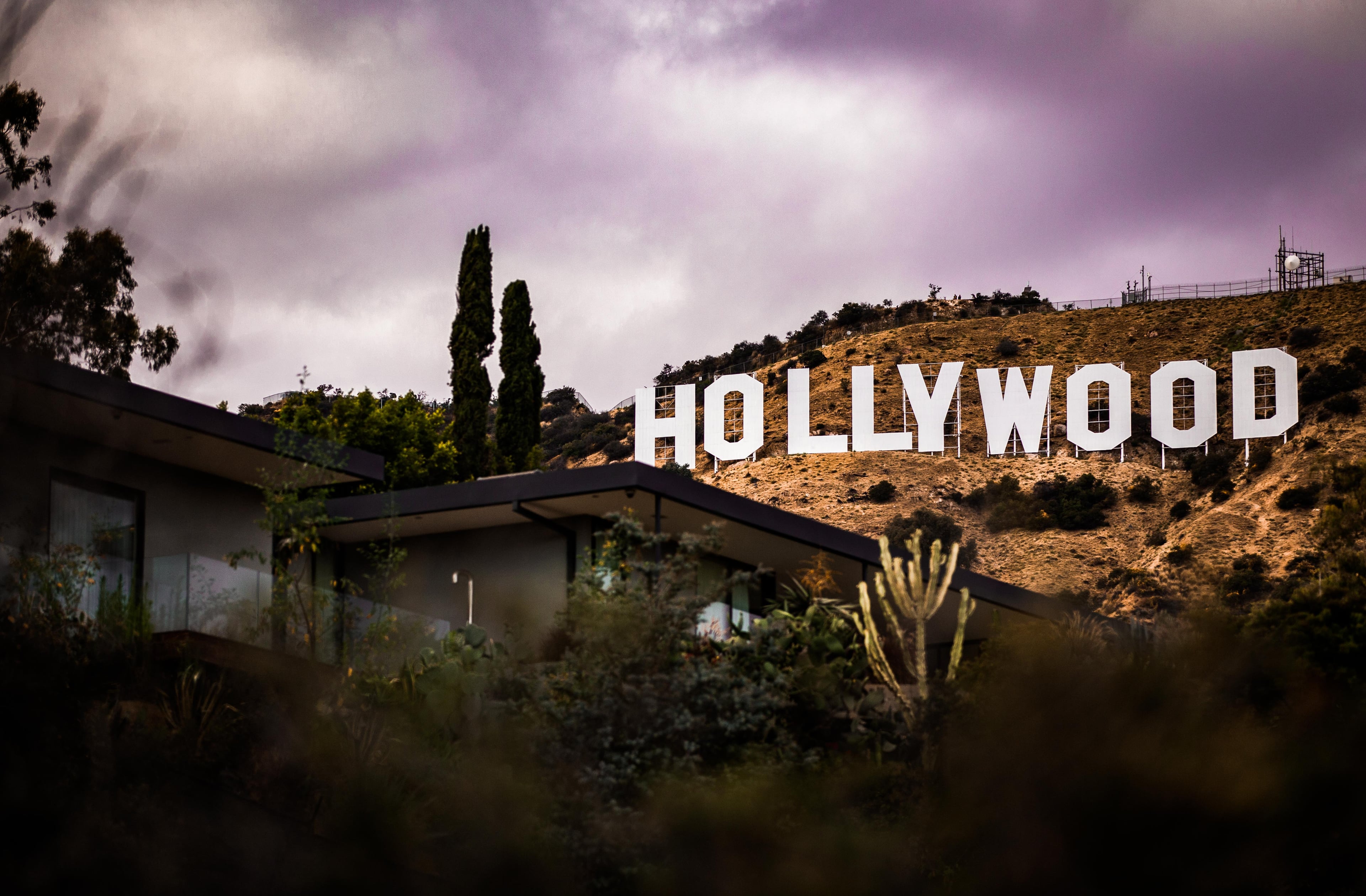暴雨前的Hollywood，像电影里突然切到黑场