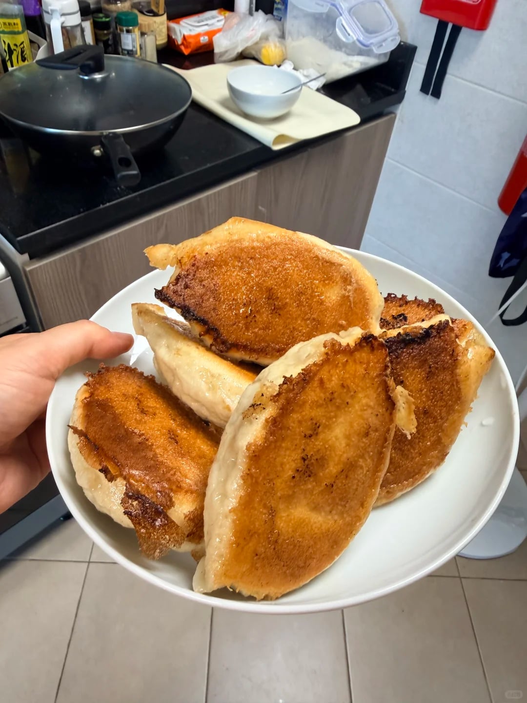 阿布扎比做洋葱牛肉水煎包，孩子一口气炫4个
