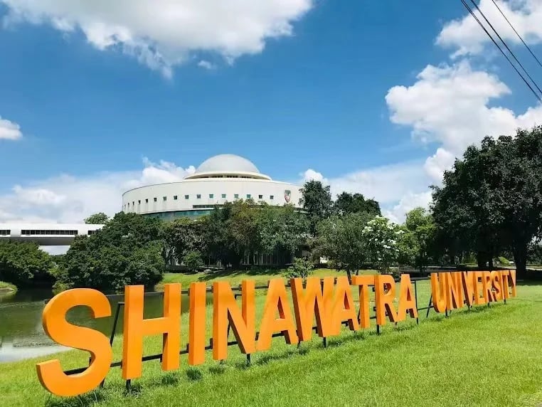 你敢信这是学校？不知道还以为是 4A 景区呢