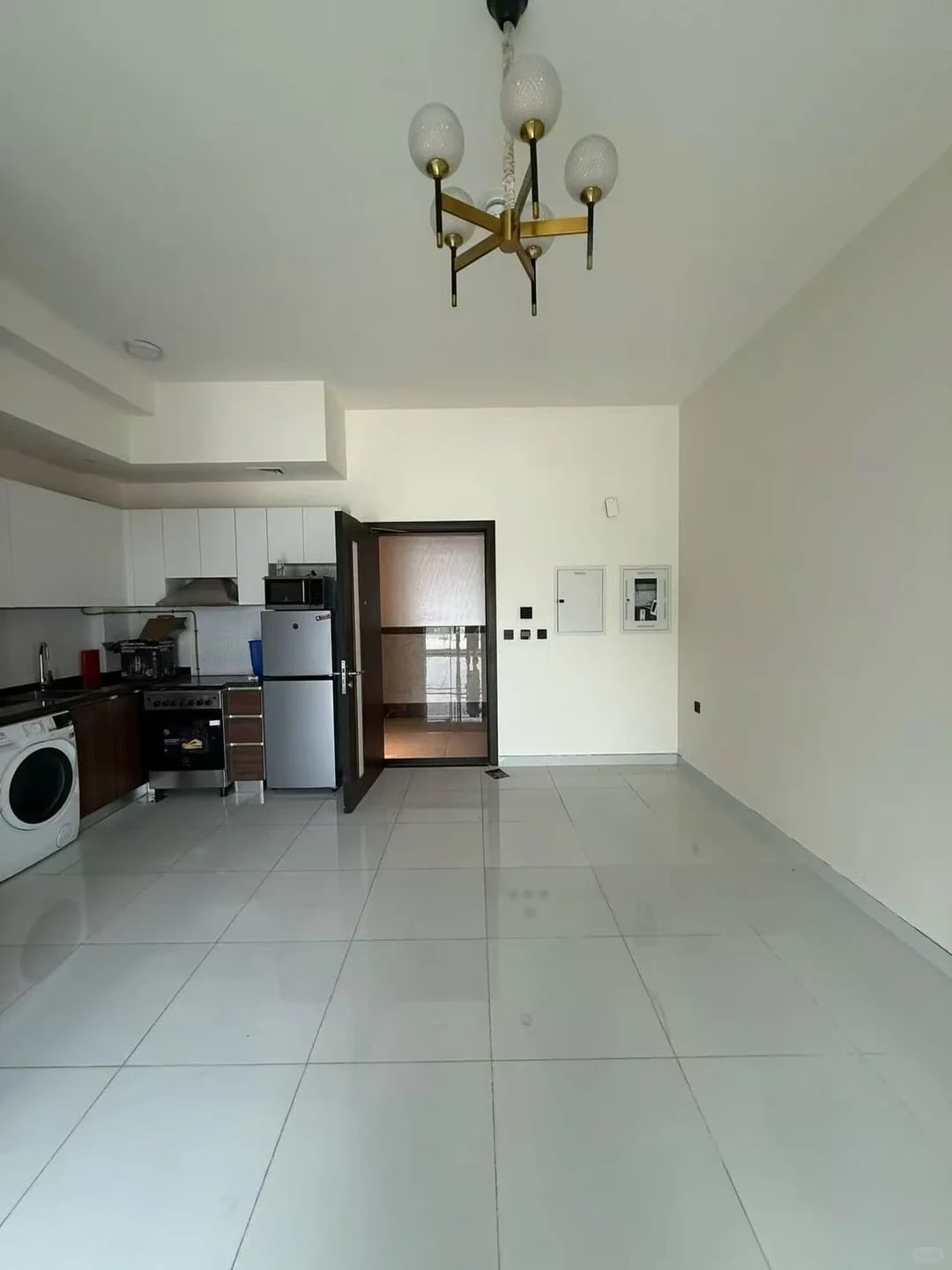 Dubai Longze Phase 1 Studio