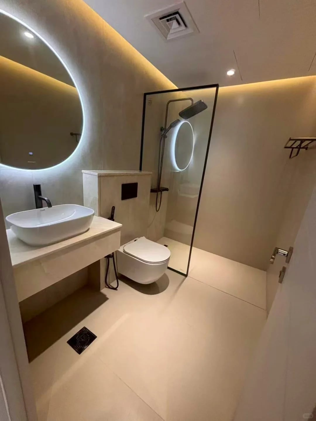 Looking for girls to share a place in Dubai