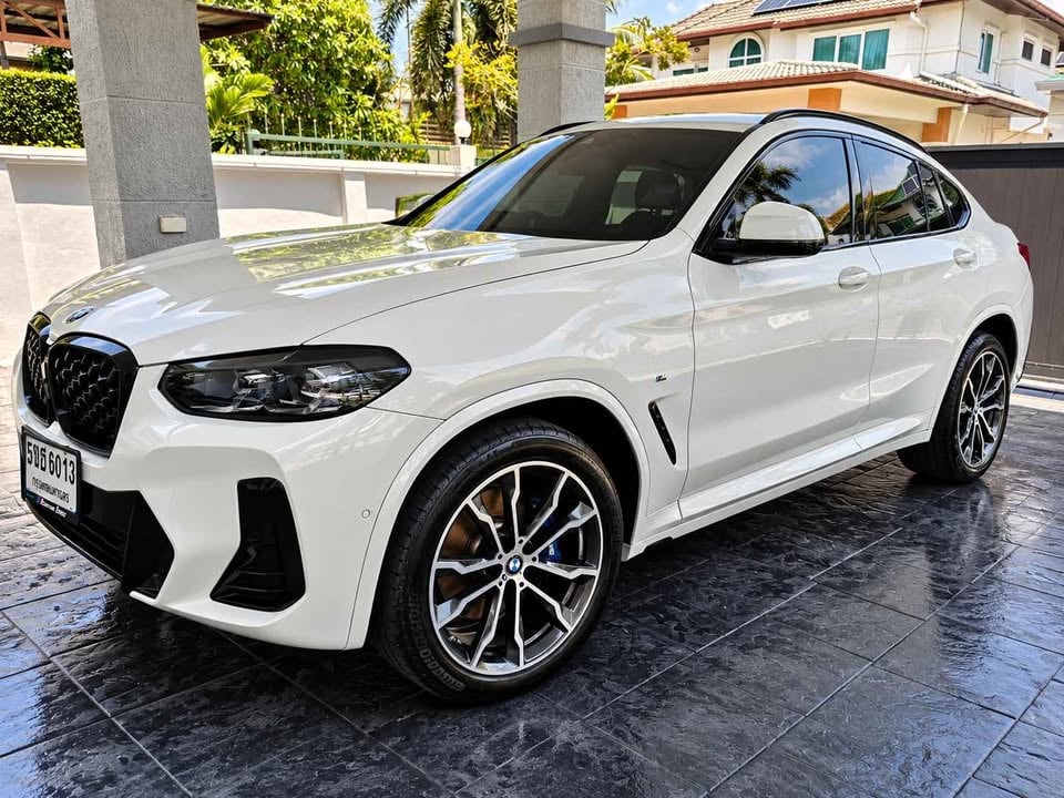 Beautiful BMW X4 M Sport, combining sporty