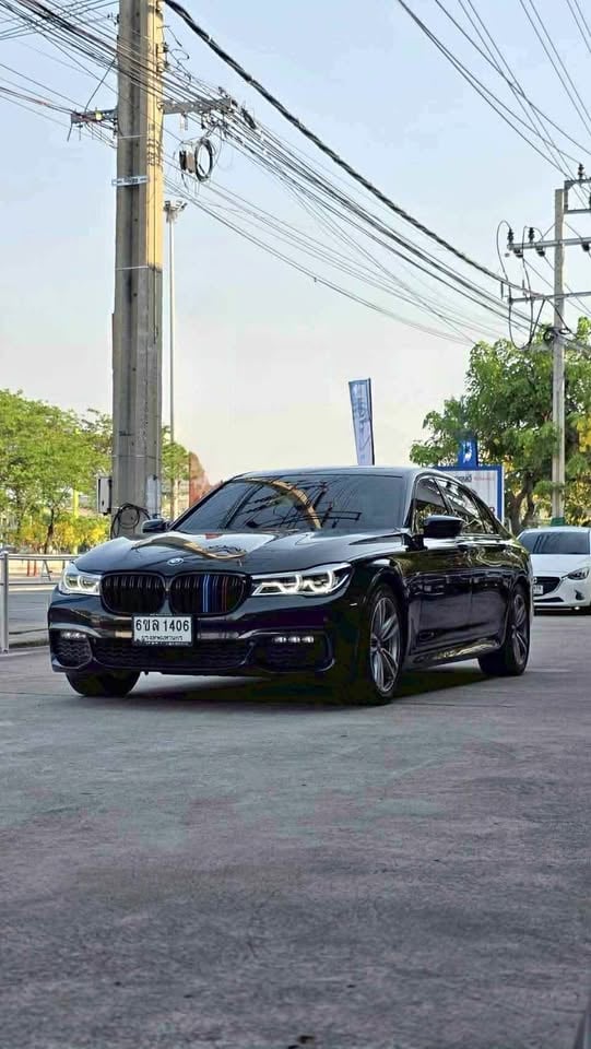 2019款宝马730Ld M Sport柴油版，3.0T 265马力顶配，含全景天窗及空气悬架