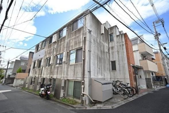 东京新宿曙桥站步行5分钟：1R带阁楼公寓，月租8.7万日元，外国人可租