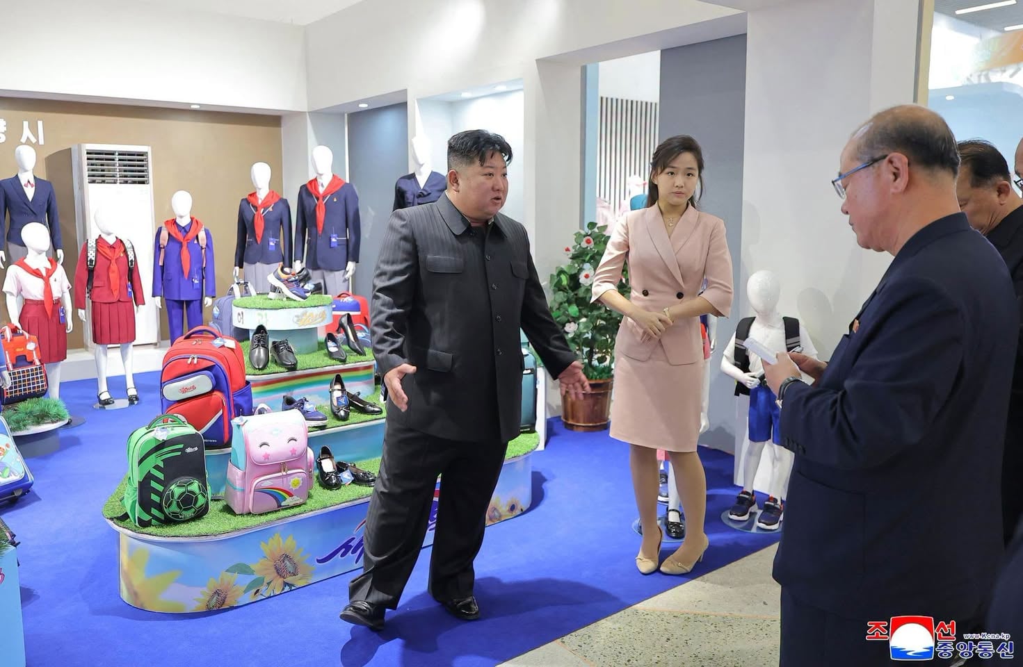 2026年10月金正恩携妻女亮相平壤展会，此前曾传其去世消息
