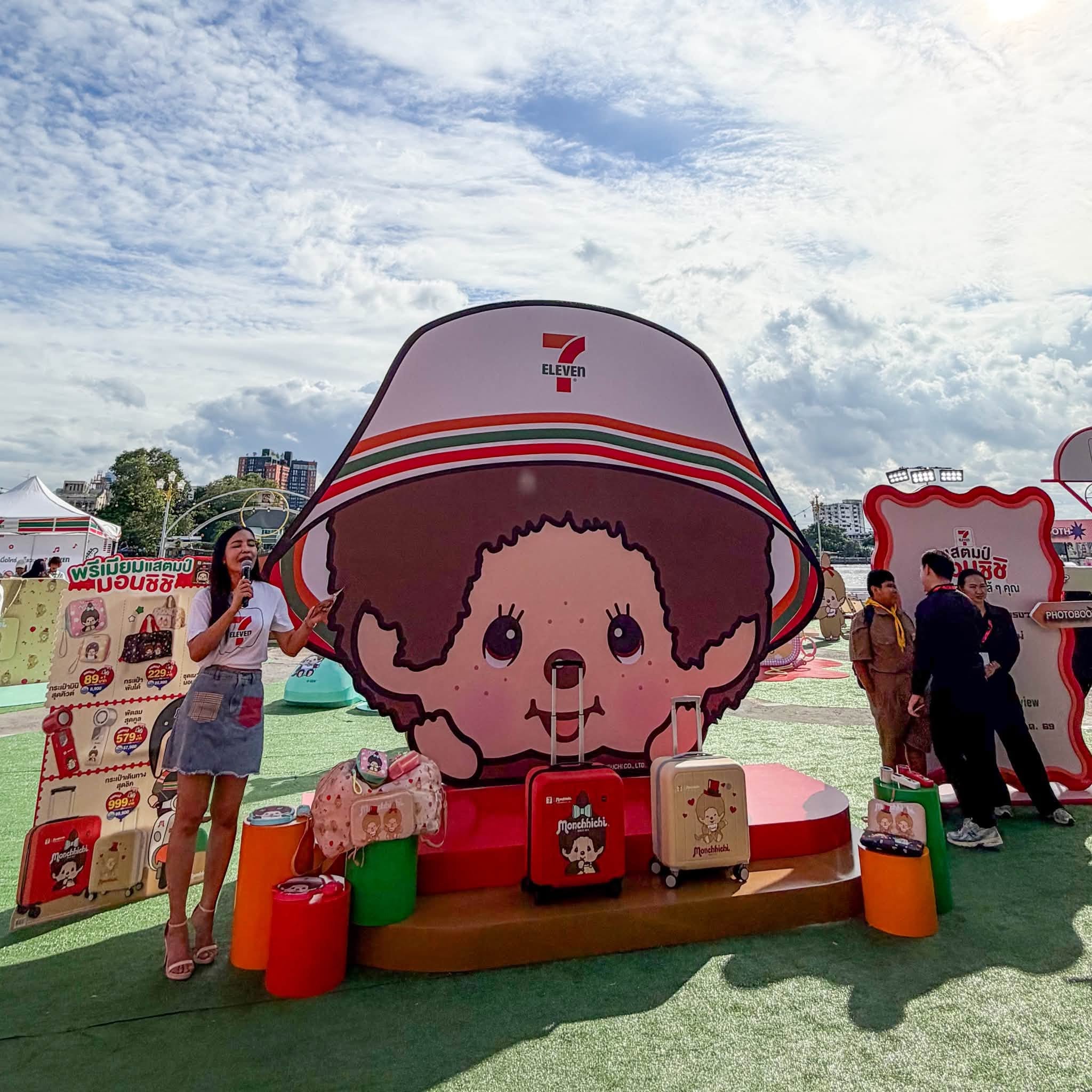 7-Eleven联手MONCHHICHI推出限定活动，巨型印章、工作坊与周边好礼等你来拍