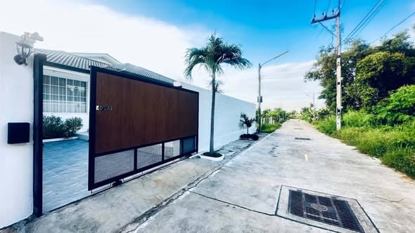 泰国หนองปลาไหล泳池别墅出租或出售，2房2卫带全套家具家电