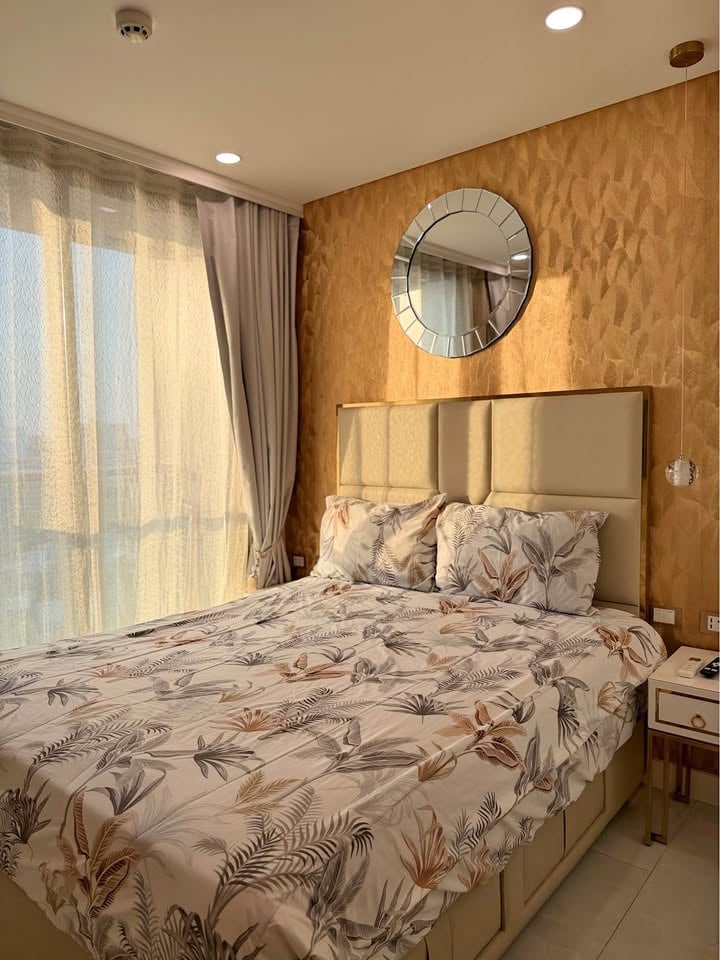 芭提雅Jomtien海滩一线海景公寓，15楼高层精装一房，月租18000泰铢
