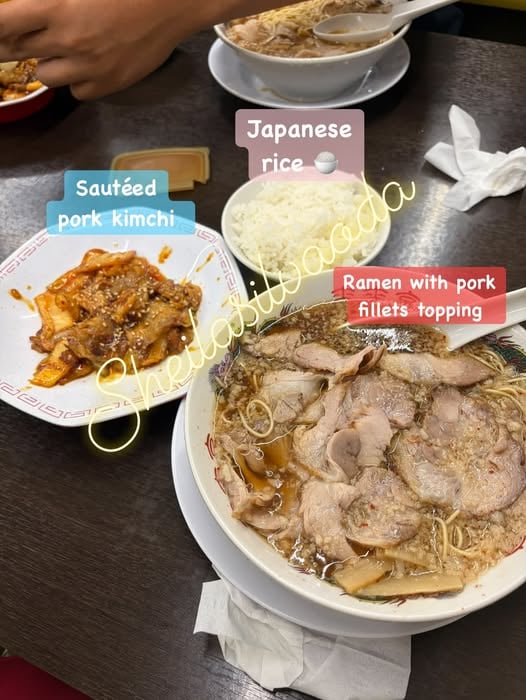 雨天治愈系美食：猪肉片、泡菜与日式米饭的家常搭配