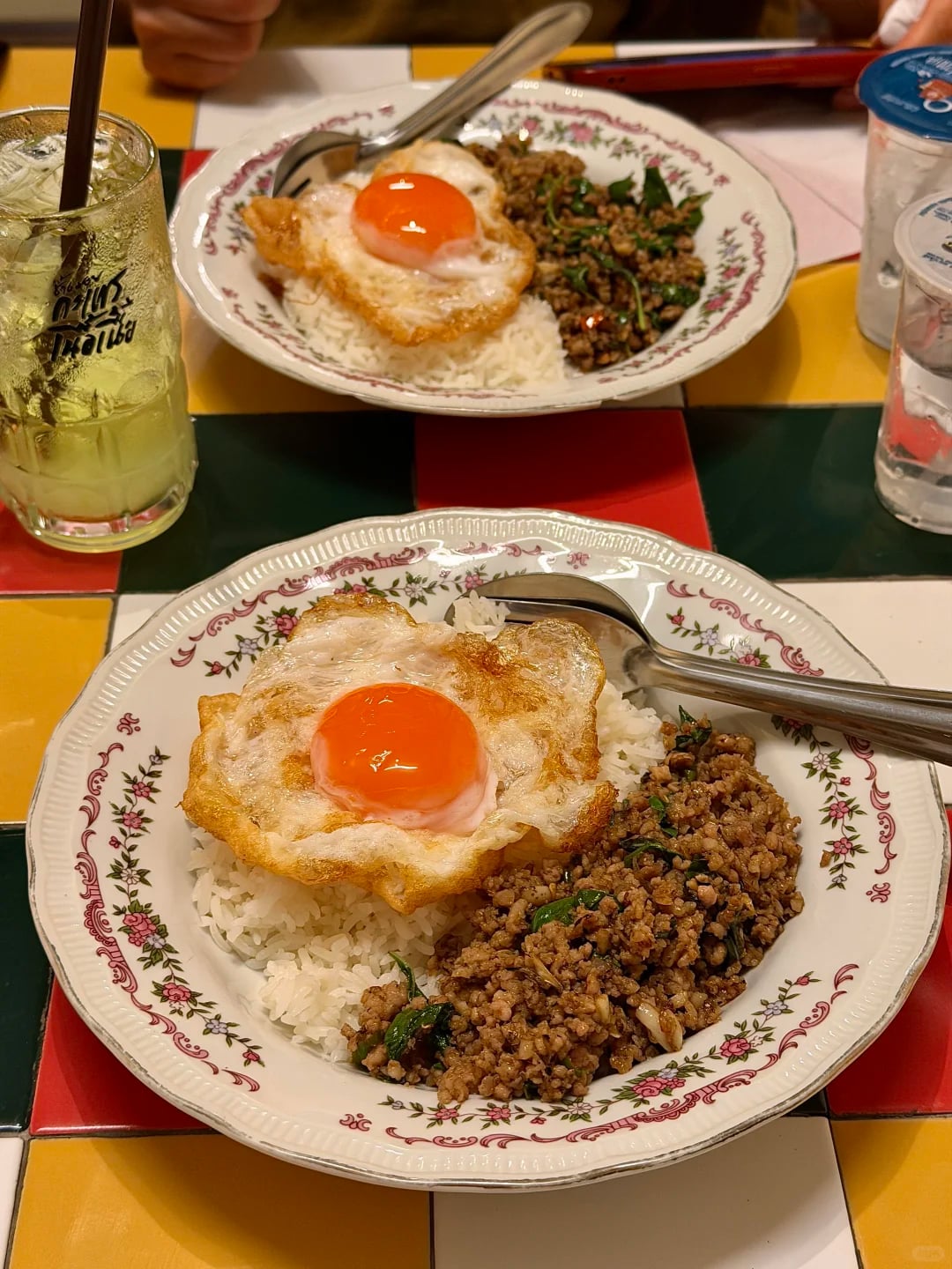 清迈美食合集：人均30打抛饭、米其林咖喱面及必吃餐厅推荐