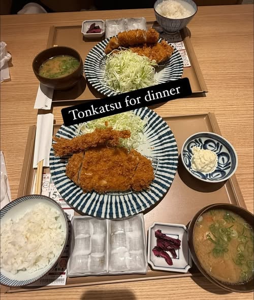 晚餐享用了一顿美味的炸猪排