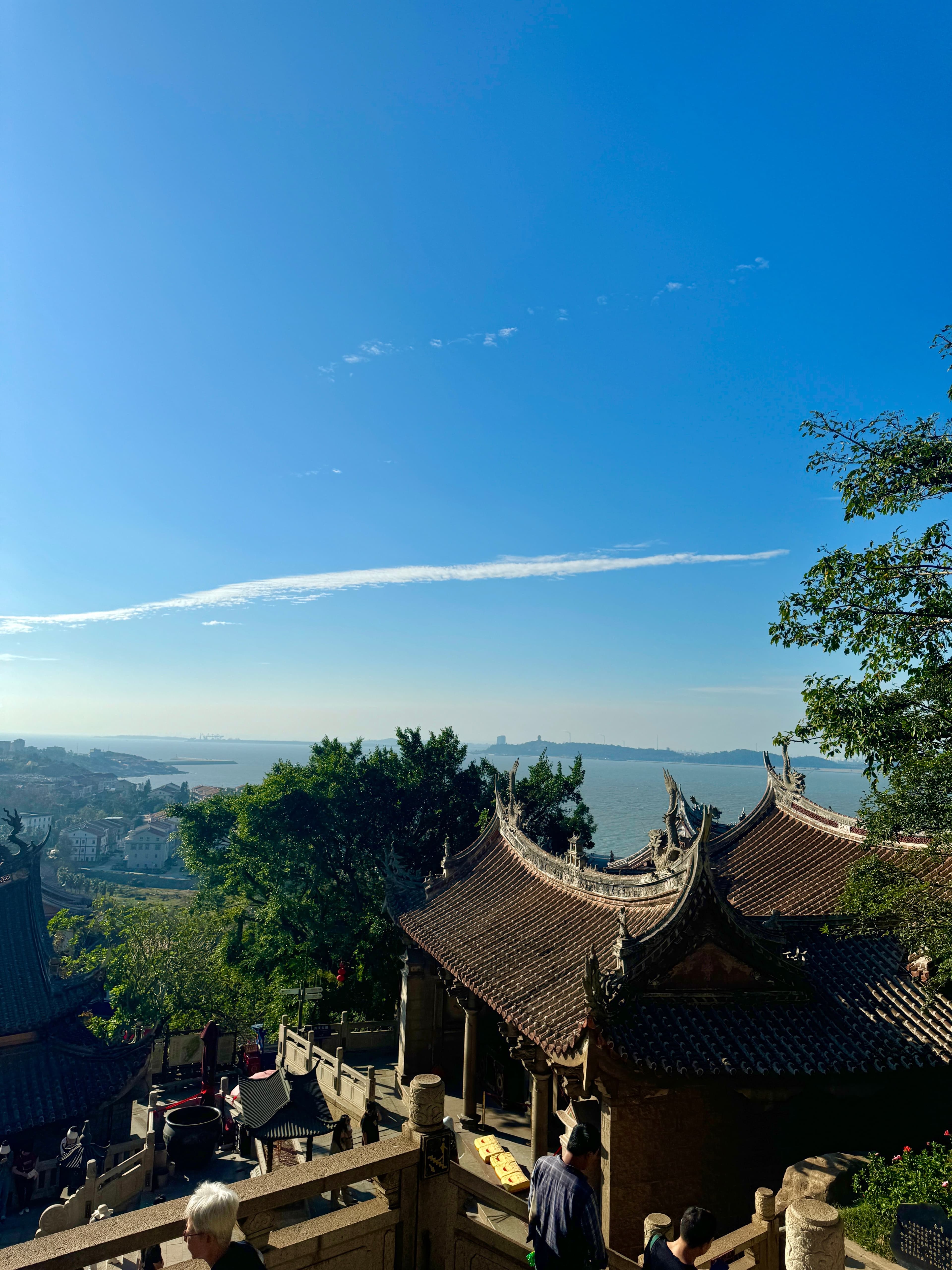 厦门鼓浪屿的午后,海风裹着闽南香火气吹进心里封面图