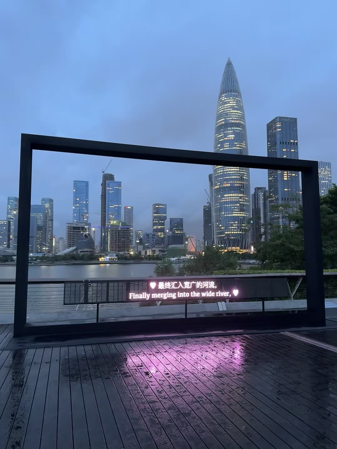 雨后傍晚的框景,像把整座城装进了相框里封面图