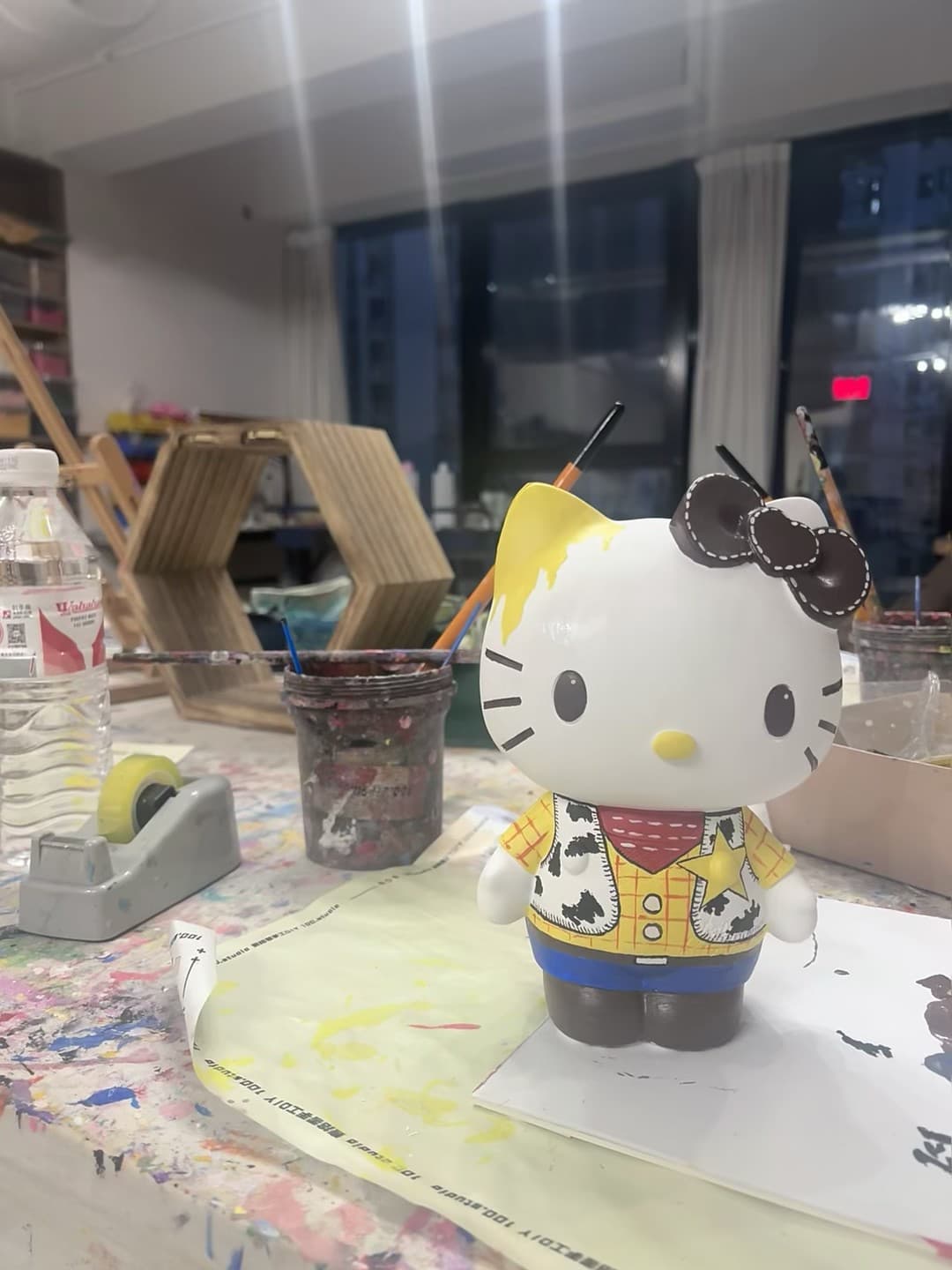 在工作室画到一半的Woody版Hello Kitty…谁懂啊!封面图