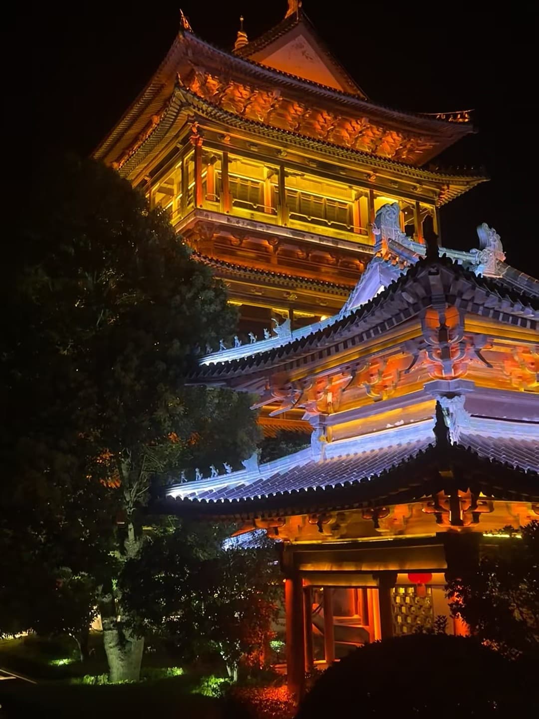 夜巡老城,被这盏灯晃了眼…像穿越回唐宋的梦里封面图